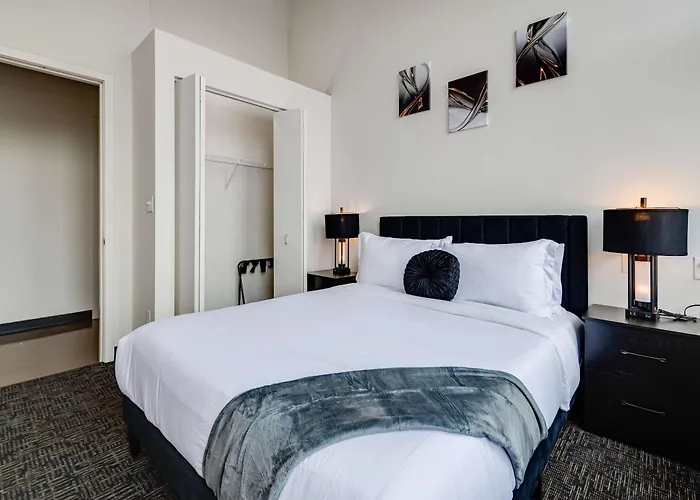 West Loop - Views With In & Out Parking 4 *