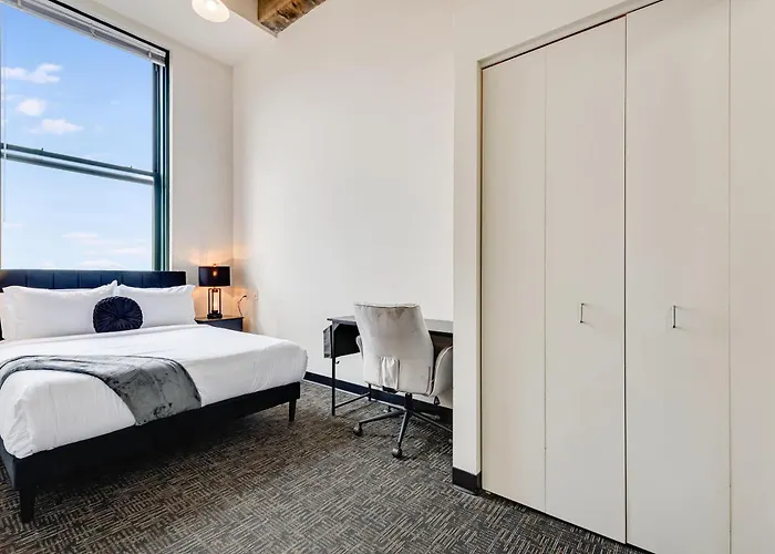 West Loop - Views With In & Out Parking 4 *