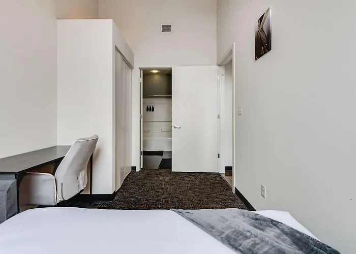 West Loop - Views With In & Out Parking 4 Apartment *
